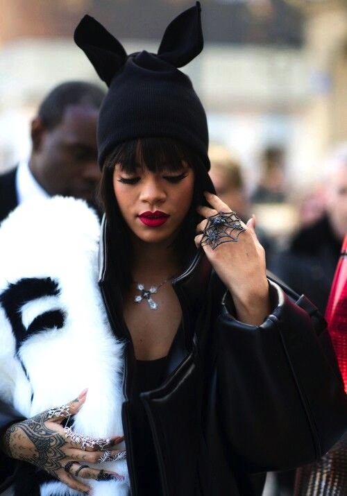 (Rihanna)
