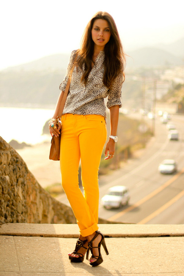 denim-street-style-yellow-cuffed-jeans