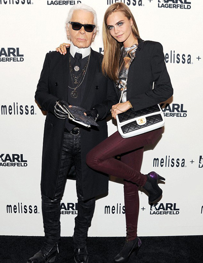 (Karl con Cara Delevingne)