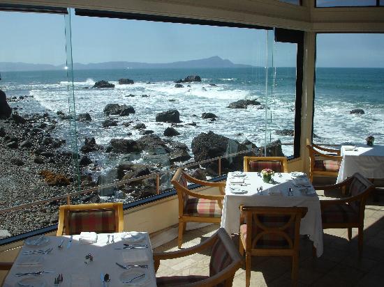 restaurant-and-view-along