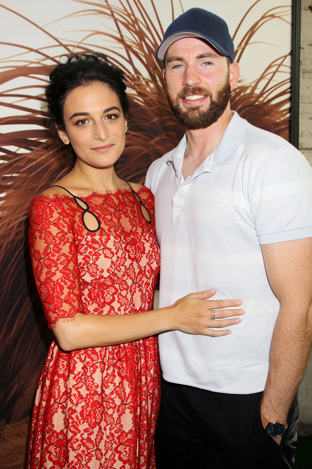 rs_634x951-160625141808-634.Jenny-Slate-Chris-Evans-Secret-Life-of-Pet-nyc.tt.062516