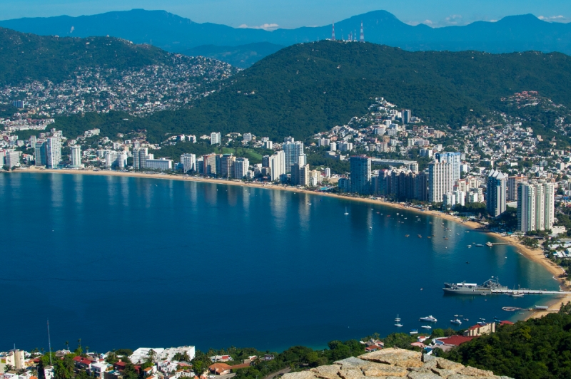 Panoramic-View-of-Acapulco-Bay-800x532