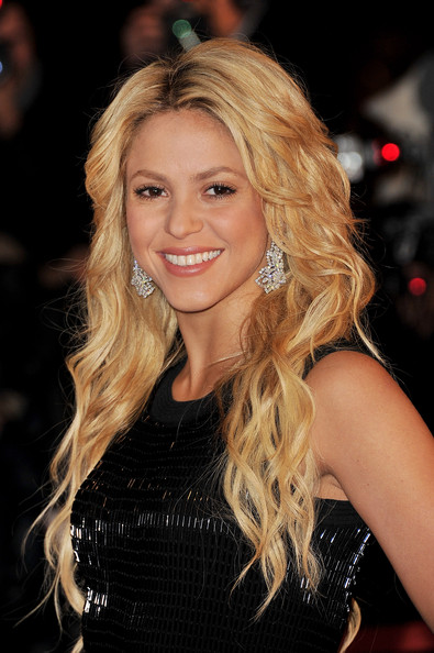 Shakira+NRJ+Music+Awards+2011+Red+Carpet+Arrivals+dqnO2zWsNeyl