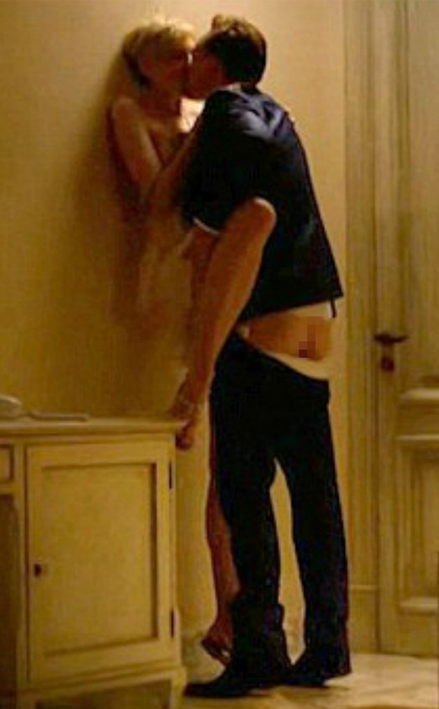 rs_634x1024-160727052752-634.Tom-Hiddleston-The-Night-Manager-Butt-JR-072716