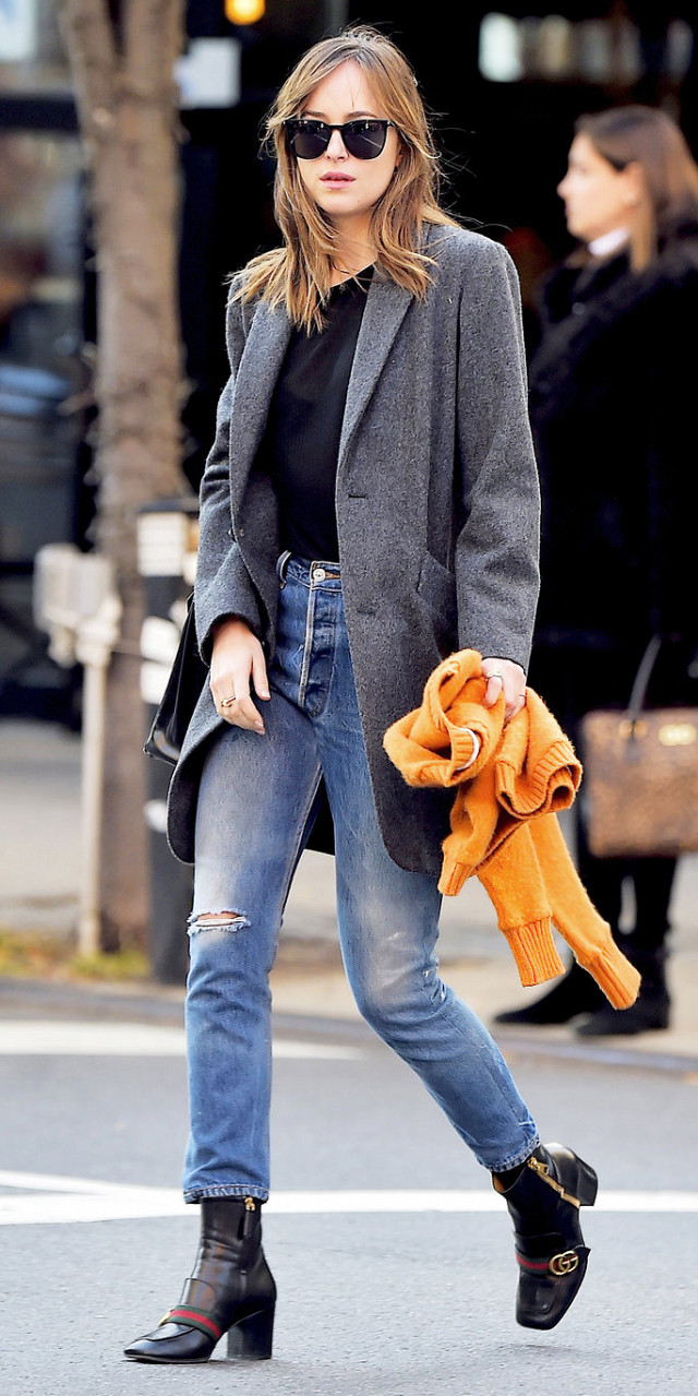 dakota-johnsons-awesome-ankle-boots-totally-make-her-outfit-1938608-1476411211-640x0c