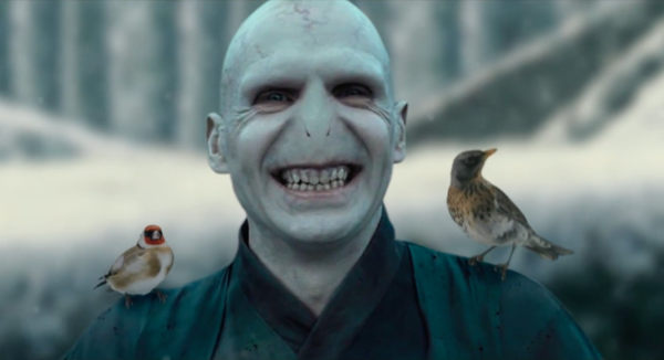 La-bella-y-Lord-Voldemort-nueva-mezcla-imposible-en-YouTube_landscape-1