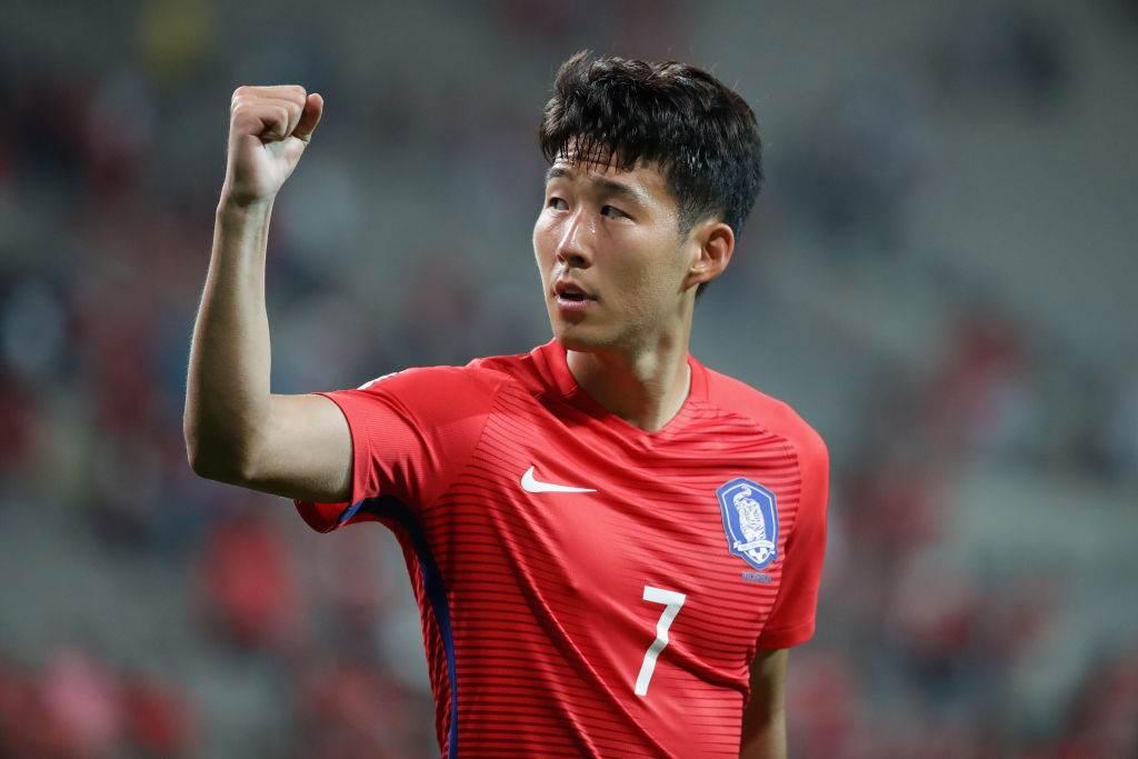 SEOUL, SOUTH KOREA - AUGUST 31: Son Heung Min of South Korea applauds supporters after the scoreless draw in the FIFA World Cup Russia Asian qualifier match between South Korea and Iran at Seoul World Cup Stadium on August 31, 2017 in Seoul, South Korea. (Photo by Chung Sung-Jun/Getty Images)