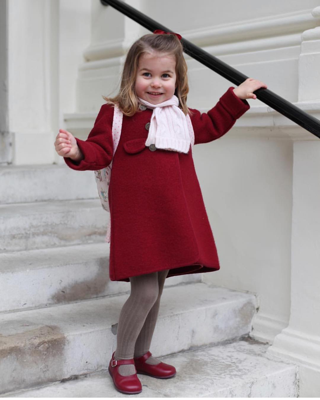 #FotoDelDía: La princesa Charlotte en su primer día de clases… ¡Qué ternura!