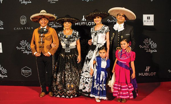 Daniel e Isabel Goñi con Miriam Hernández, Alejandra, Valentina y Alejandro Goñi 