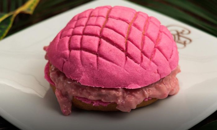 Esta es la deliciosa concha rosa que debes comer para apoyar a las víctimas de cáncer de mama