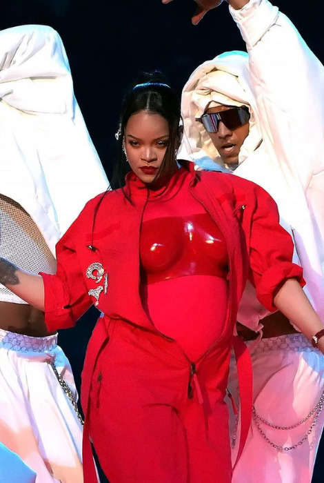 El impactante look con el que Rihanna conquistó el Super Bowl