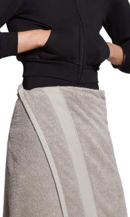 Conoce la polémica towel skirt de Balenciaga, ¿la comprarías?