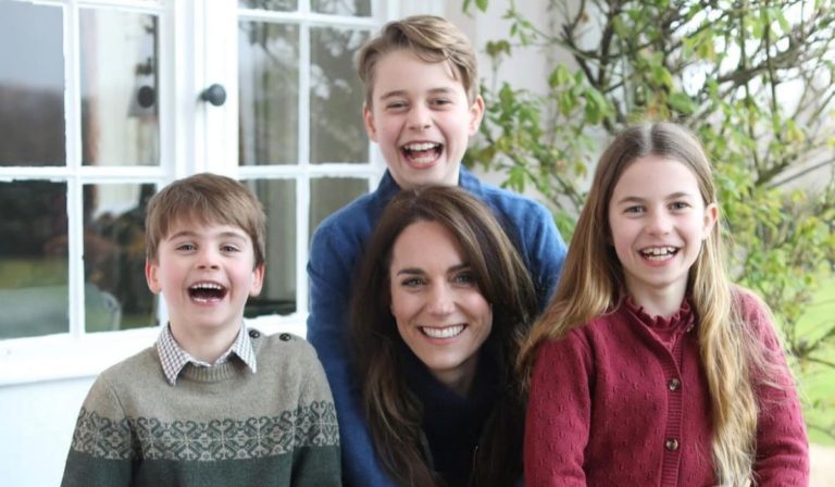 Descubren el engaño de Kate Middleton; aquí las alteraciones que le hizo a su foto familiar